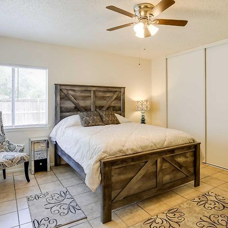 Sunny San Antonio Home With Backyard And Patio! Exterior photo
