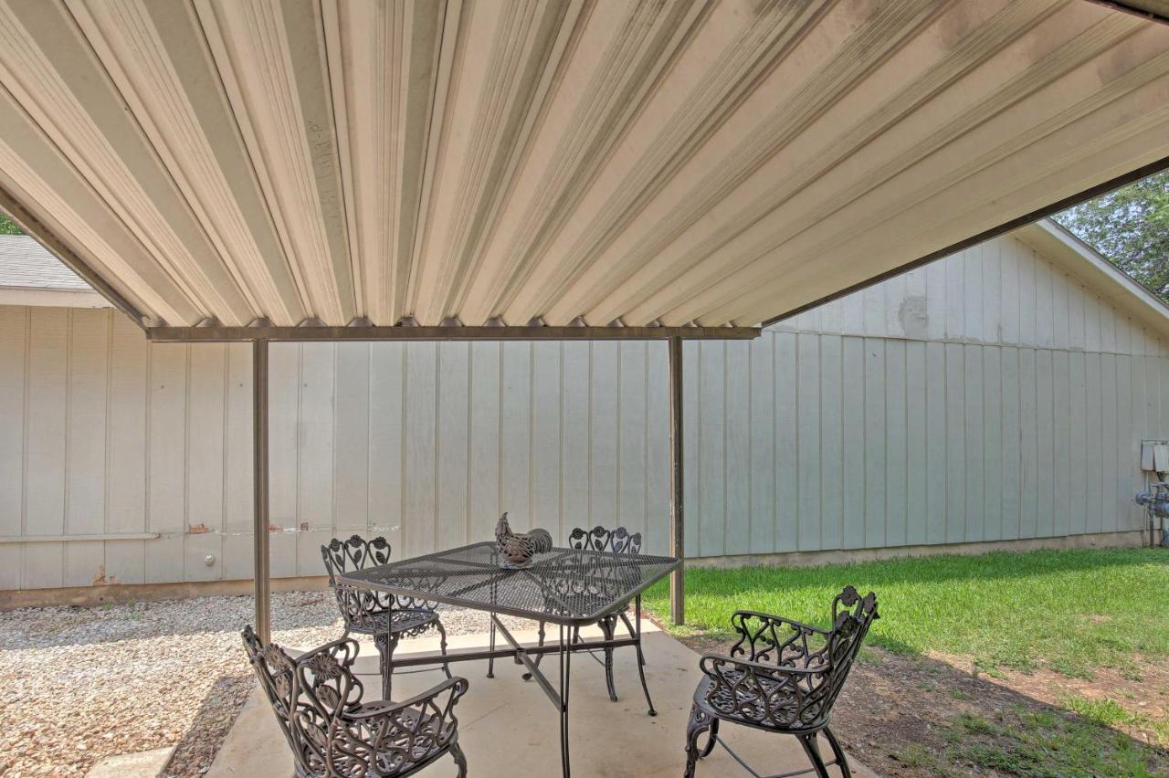 Sunny San Antonio Home With Backyard And Patio! Exterior photo