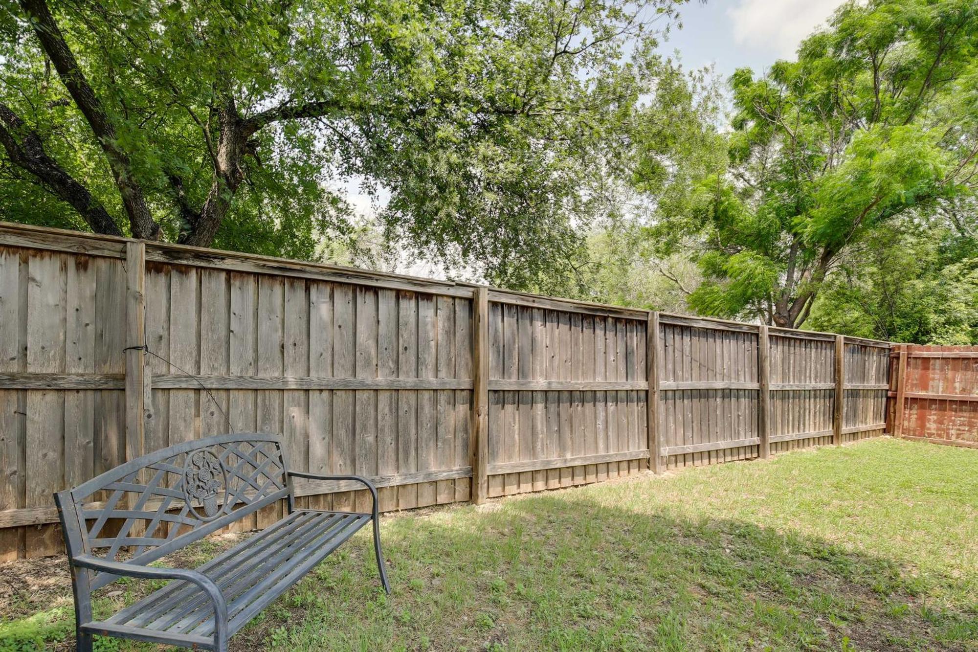 Sunny San Antonio Home With Backyard And Patio! Exterior photo